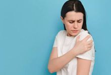 causes of shoulder pain in female